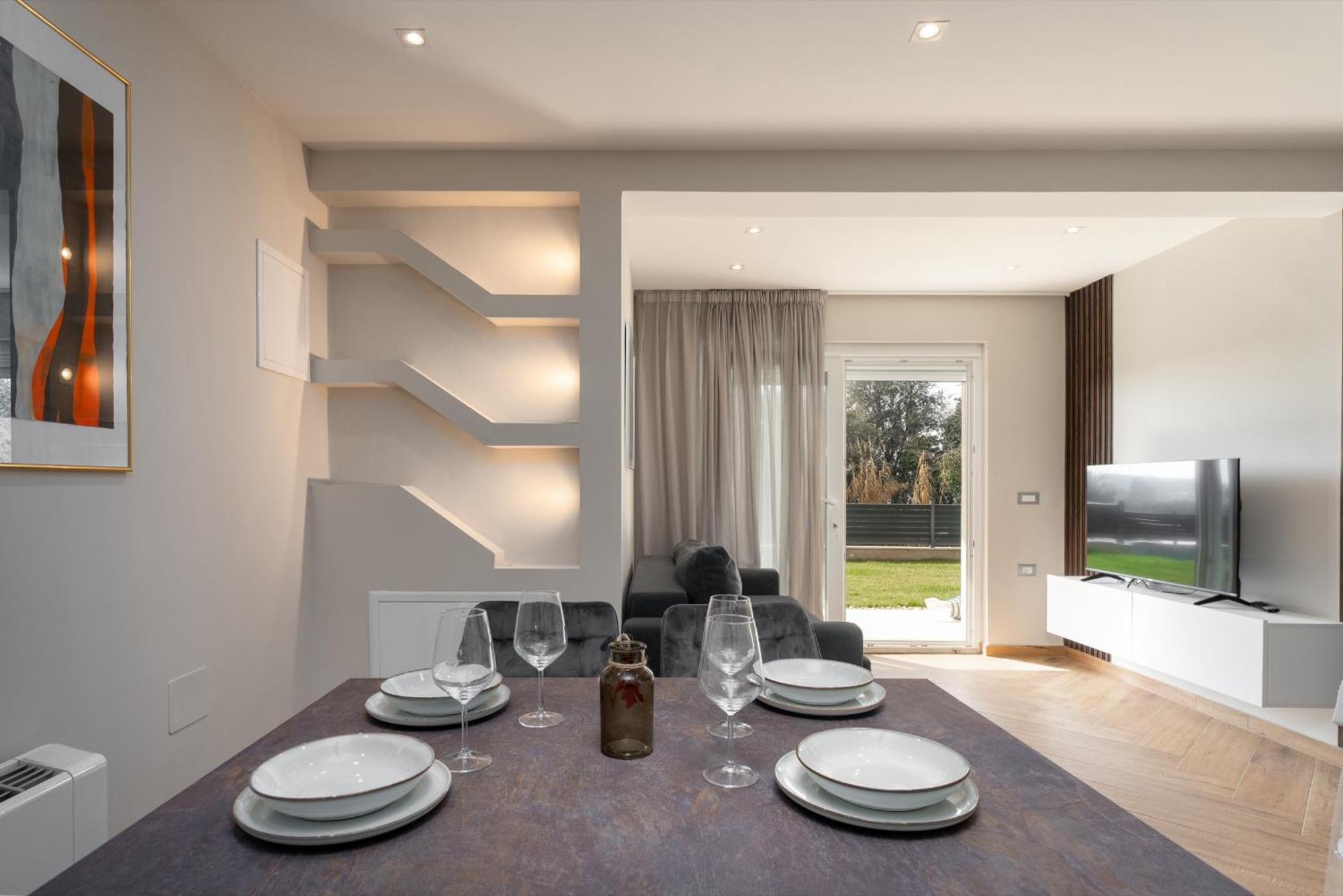 Larum Apartmens Vrsar Exterior foto