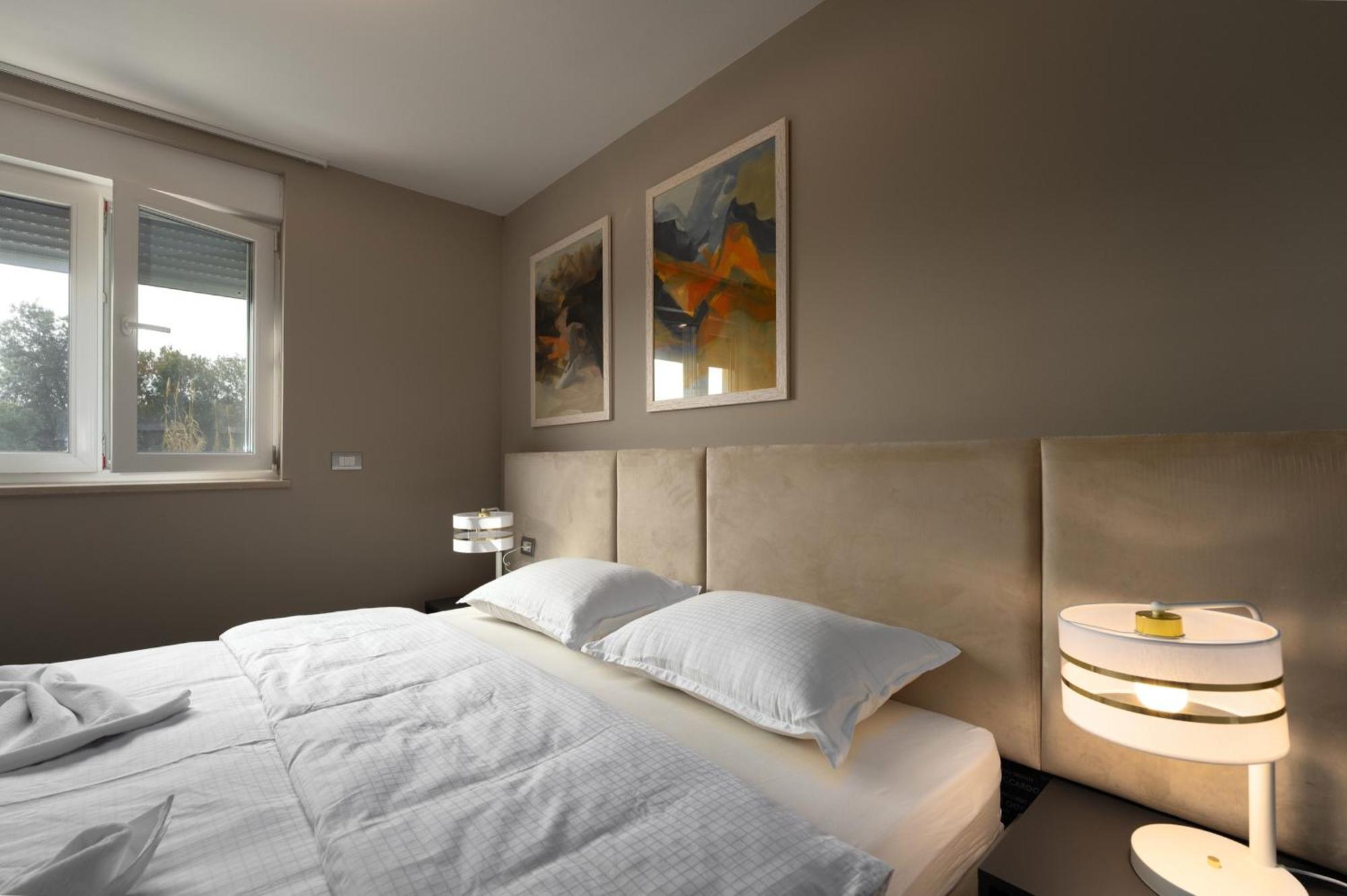 Larum Apartmens Vrsar Exterior foto