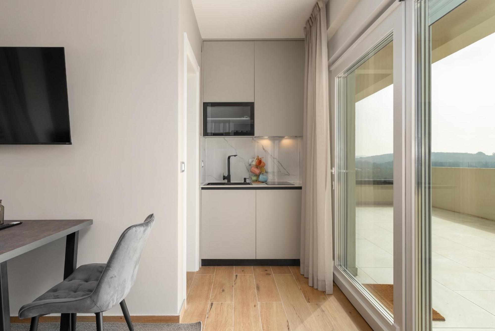 Larum Apartmens Vrsar Exterior foto