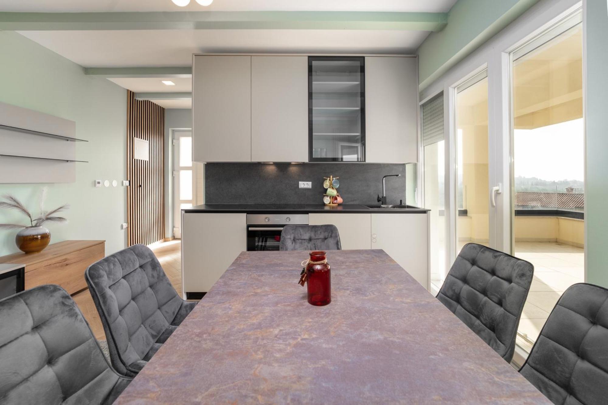 Larum Apartmens Vrsar Exterior foto