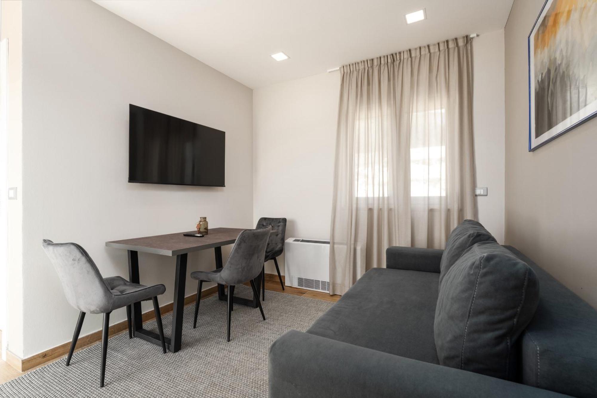 Larum Apartmens Vrsar Exterior foto
