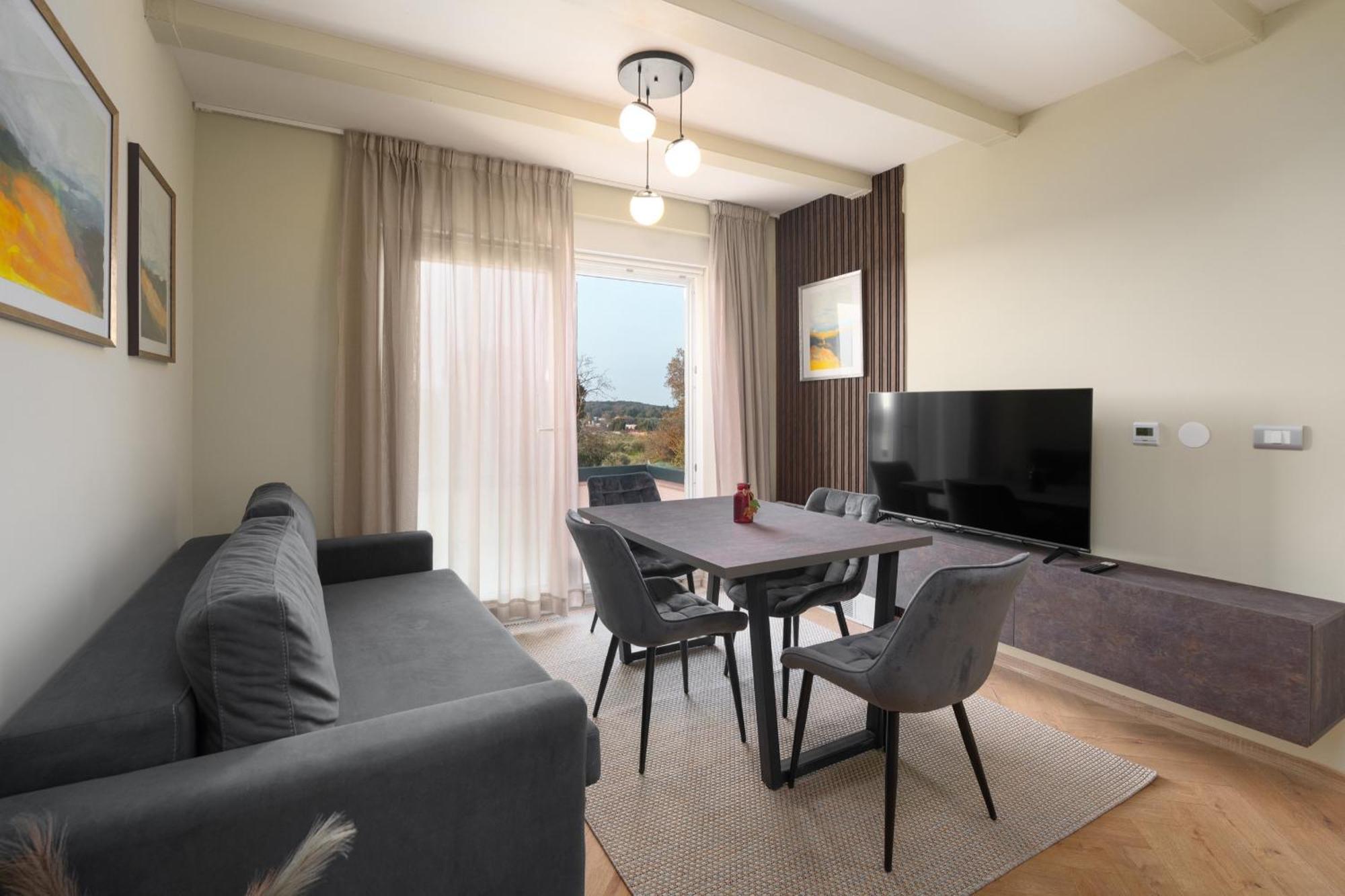 Larum Apartmens Vrsar Exterior foto
